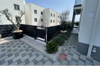 014 2035 33 Ciovo modern apartment for sale