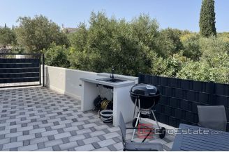 014 2035 33 Ciovo modern apartment for sale
