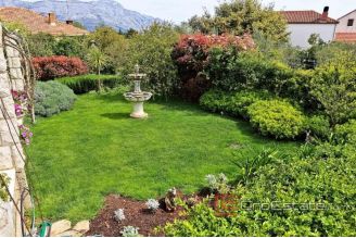 019 2030 32 Korcula stone house in center for sale