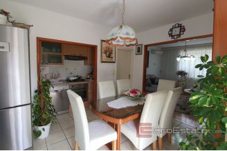 019 2030 32 Korcula stone house in center for sale