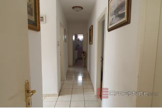 019 2030 32 Korcula stone house in center for sale