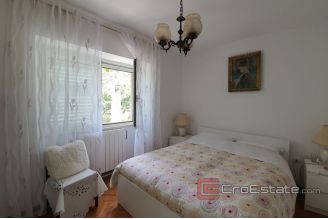 019 2030 32 Korcula stone house in center for sale
