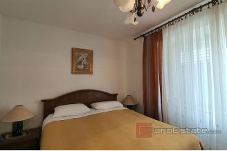 019 2030 32 Korcula stone house in center for sale