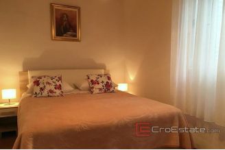 019 2030 32 Korcula stone house in center for sale