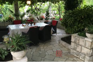 019 2030 32 Korcula stone house in center for sale