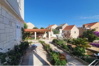 013 2018 194 Brac apartment house with sea view for sale