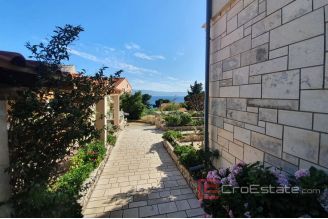 013 2018 194 Brac apartment house with sea view for sale