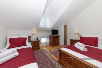 017 2029 40 Murter hotel in first row to the sea for sale