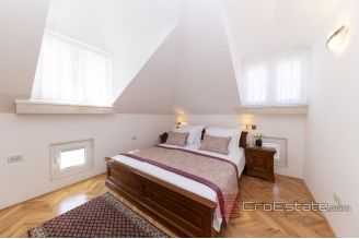 017 2029 40 Murter hotel in first row to the sea for sale