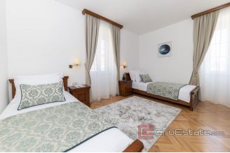 017 2029 40 Murter hotel in first row to the sea for sale