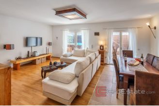 017 2031 40 Split area house with pool for sale