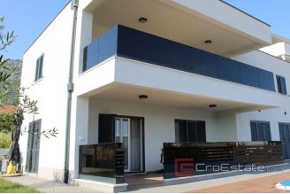 014 2031 41 Kastela house with pool and sea view for sale