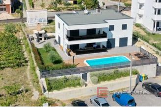 014 2031 41 Kastela house with pool and sea view for sale