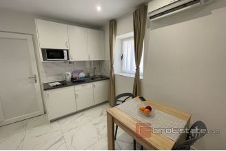 009 2036 33 split center studio apartment for sale