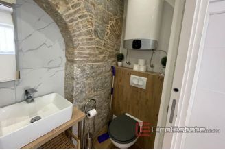 009 2036 33 split center studio apartment for sale