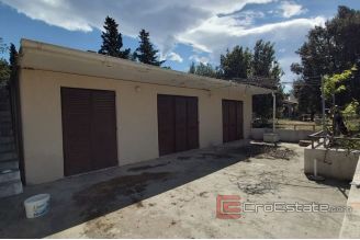 006 5109 30 Pag house first row to the sea for sale