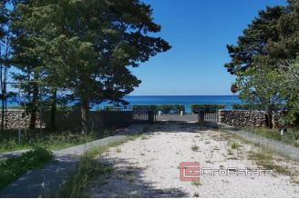 006 5109 30 Pag house first row to the sea for sale