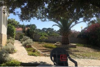 010 2037 23 near Zadar house first row to the sea for sale