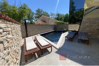 016 2043 32 near zadar stone house with pool for sale