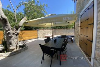 016 2043 32 near zadar stone house with pool for sale