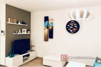 008 2030 34 Zadar apartment first row to the sea for sale