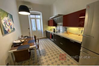 012 2038 19 split center three bedroom apartment for sale