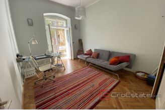 012 2038 19 split center three bedroom apartment for sale