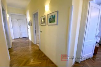 012 2038 19 split center three bedroom apartment for sale