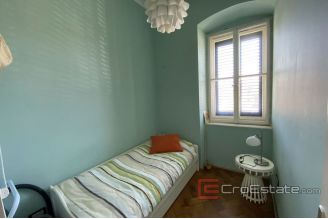 012 2038 19 split center three bedroom apartment for sale