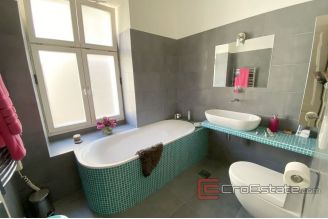 012 2038 19 split center three bedroom apartment for sale