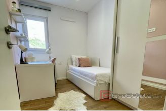 012 2036 37 makarska three bedroom apartment for sale