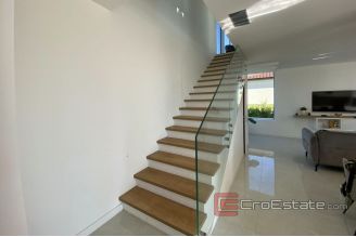 020 2043 33 near zadar unique villa for sale