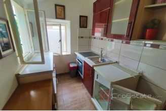 005 2040 25 trogir apartment in stone house for sale