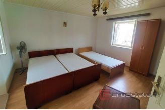 005 2040 25 trogir apartment in stone house for sale