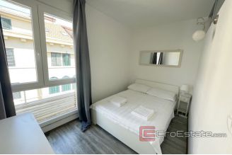 009 2035 39 split center three bedroom apartment for sale