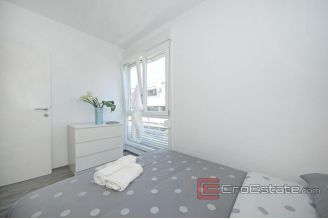 009 2035 39 split center three bedroom apartment for sale