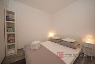 009 2035 39 split center three bedroom apartment for sale