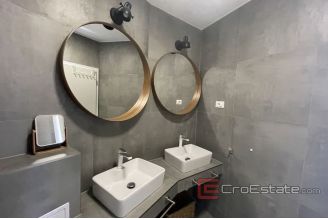 009 2035 39 split center three bedroom apartment for sale