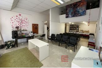 007 5113 30 split commercial space for sale