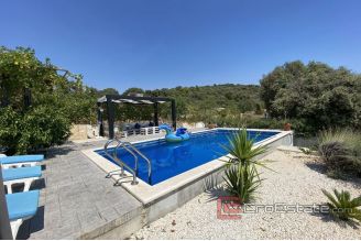 019 2043 36 near rogoznica house with pool for sale
