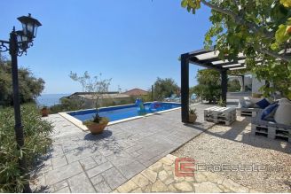 019 2043 36 near rogoznica house with pool for sale