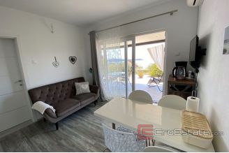 019 2043 36 near rogoznica house with pool for sale