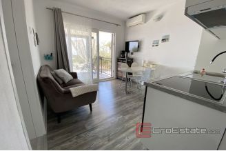 019 2043 36 near rogoznica house with pool for sale