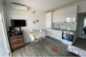 019 2043 36 near rogoznica house with pool for sale