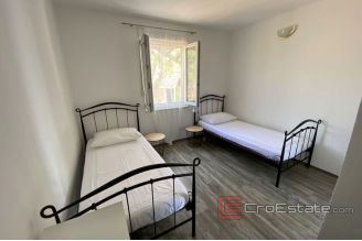 019 2043 36 near rogoznica house with pool for sale