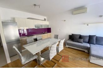 013 2043 37 split two bedroom apartment for rent
