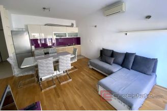 013 2043 37 split two bedroom apartment for rent