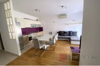 013 2043 37 split two bedroom apartment for rent