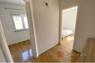 013 2043 37 split two bedroom apartment for rent