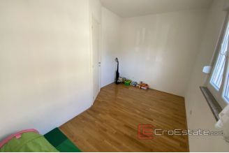 013 2043 37 split two bedroom apartment for rent